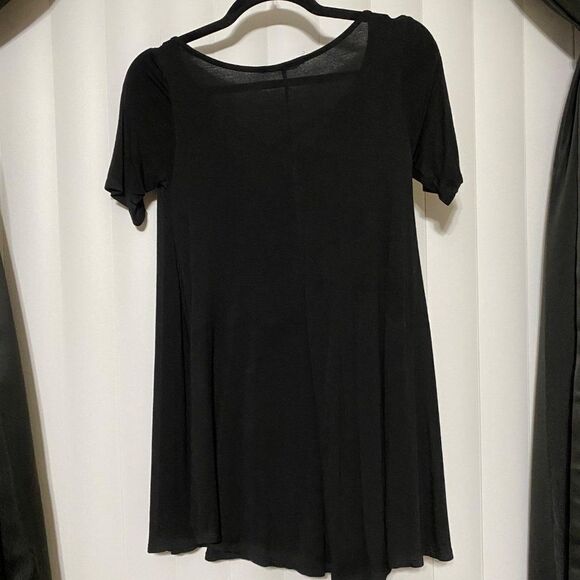 Fashion California black strappy front & flowy black blouse - Picture 5 of 5